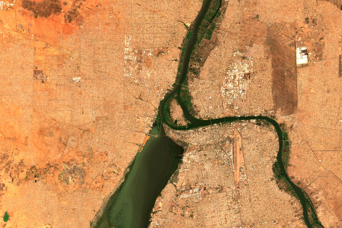 Sentinel-2 satellite view of the Blue and White Nile meeting at Khartoum, 17 November 2025