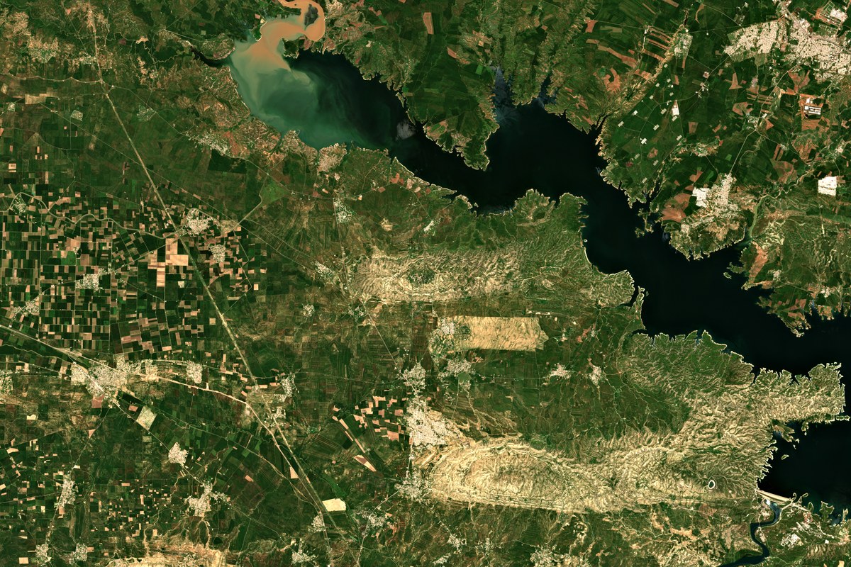 Sentinel-2 satellite view of the Mosul Dam reservoir on the Tigris, Iraq, 30 April 2026